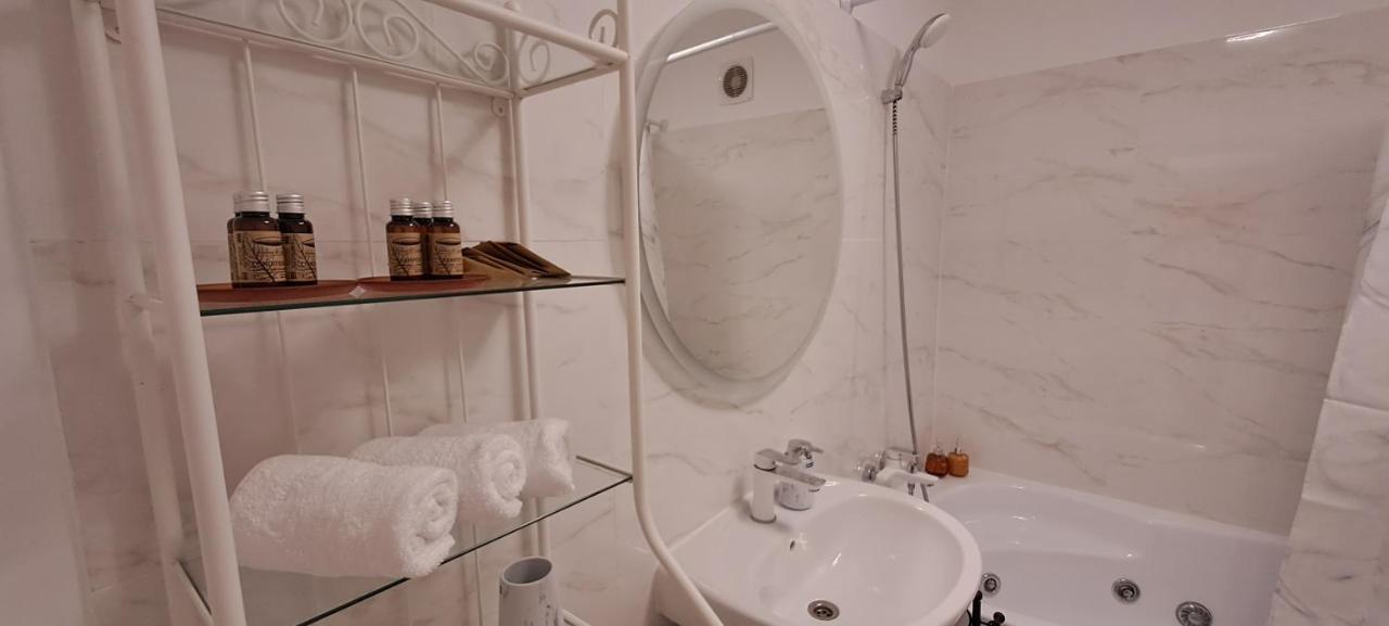 בוקרשט Cotroceni Accommodations Upstairs מראה חיצוני תמונה
